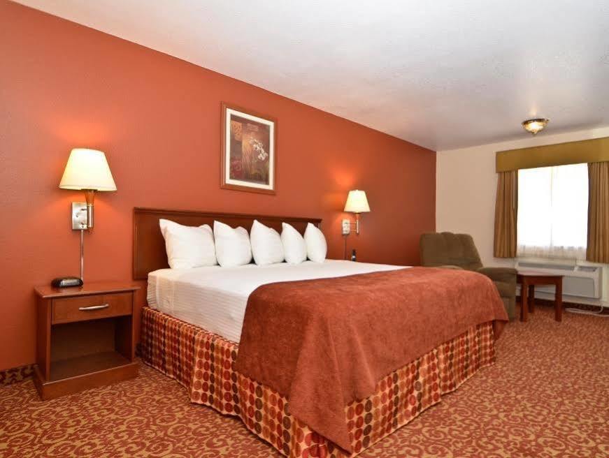 Surestay Hotel By Best Western Zapata Экстерьер фото