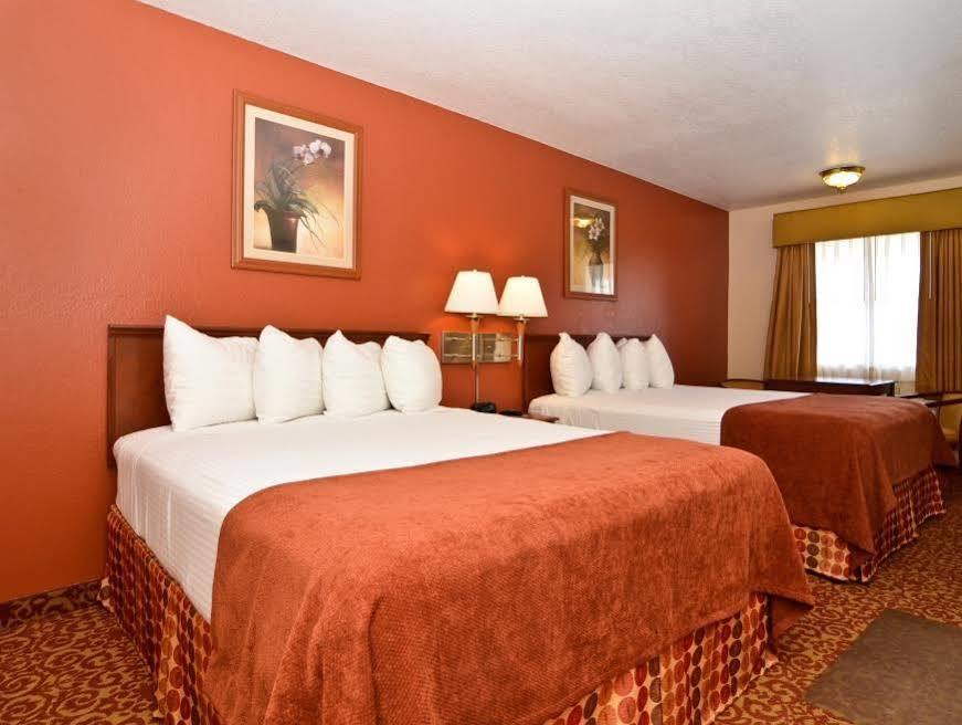 Surestay Hotel By Best Western Zapata Экстерьер фото